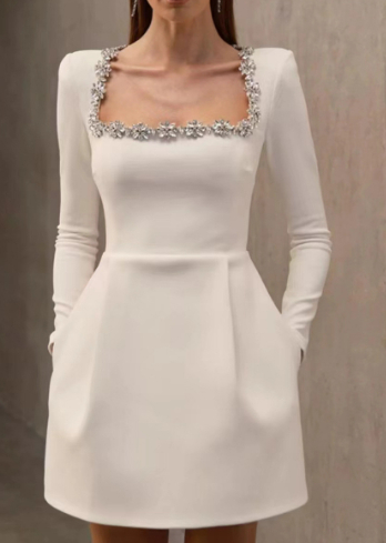 Robe à motifs floraux et strass