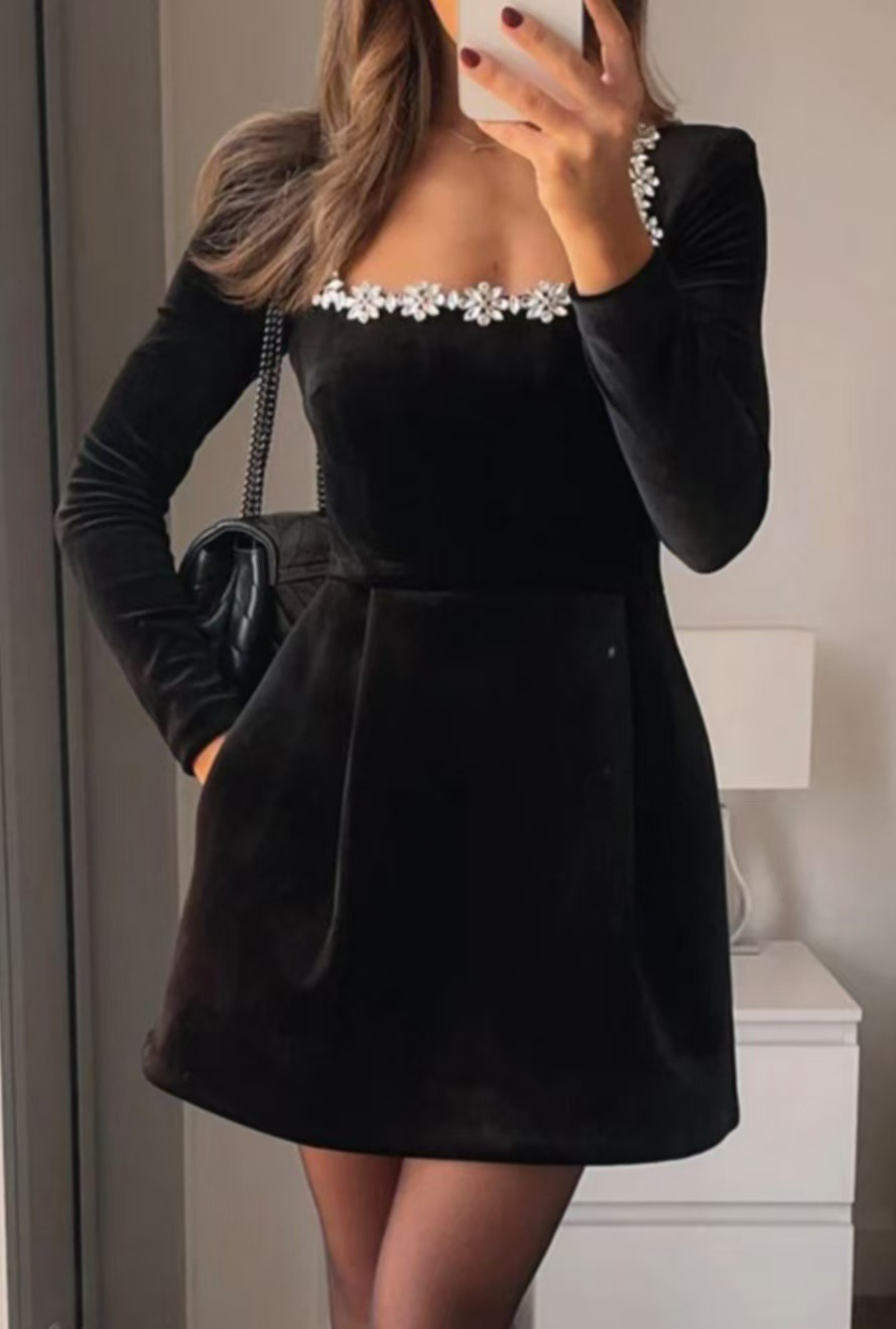 Robe à motifs floraux et strass