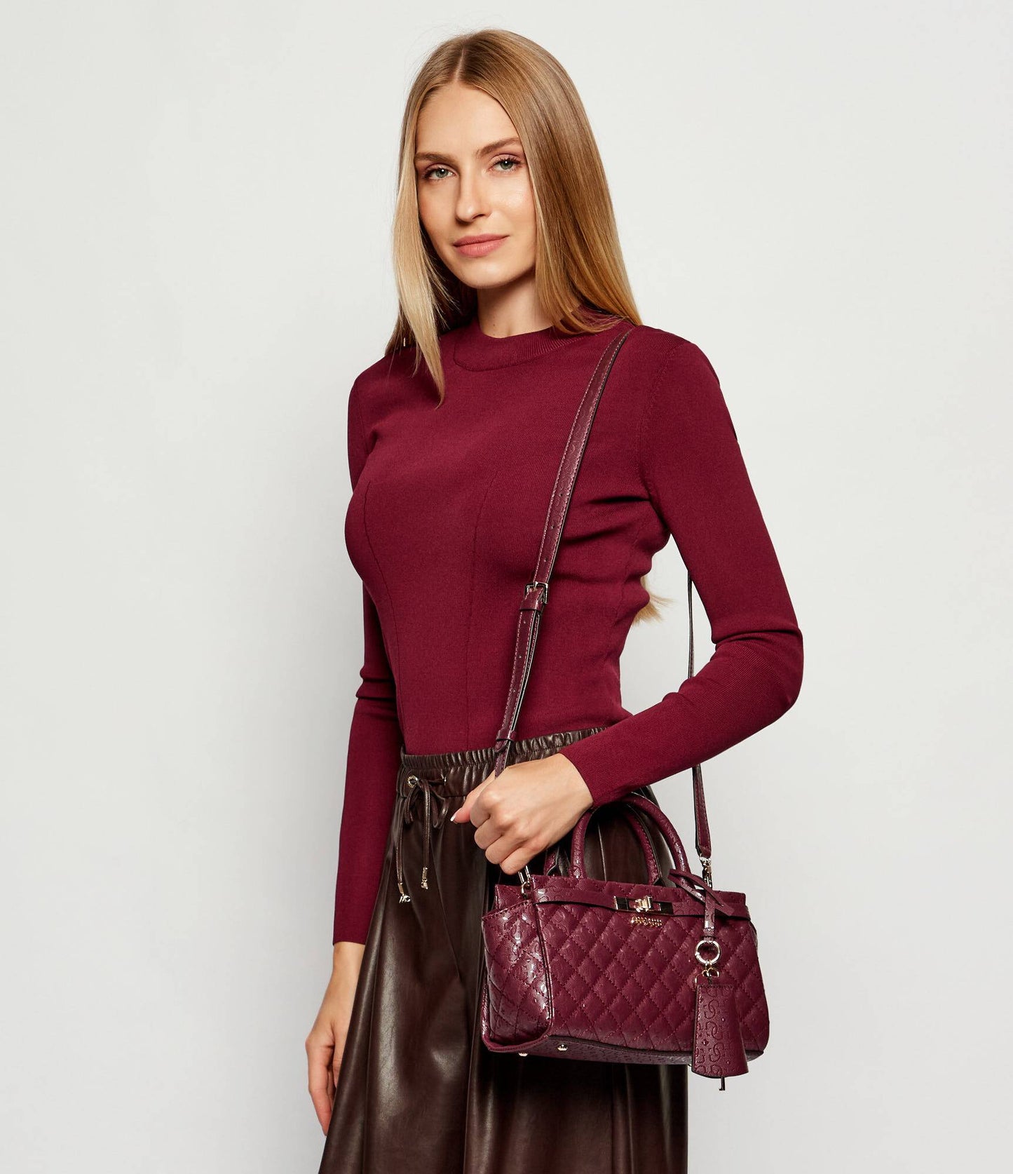 Guess Giully – Sac à Main & Bandoulière Bordeaux Matelassé