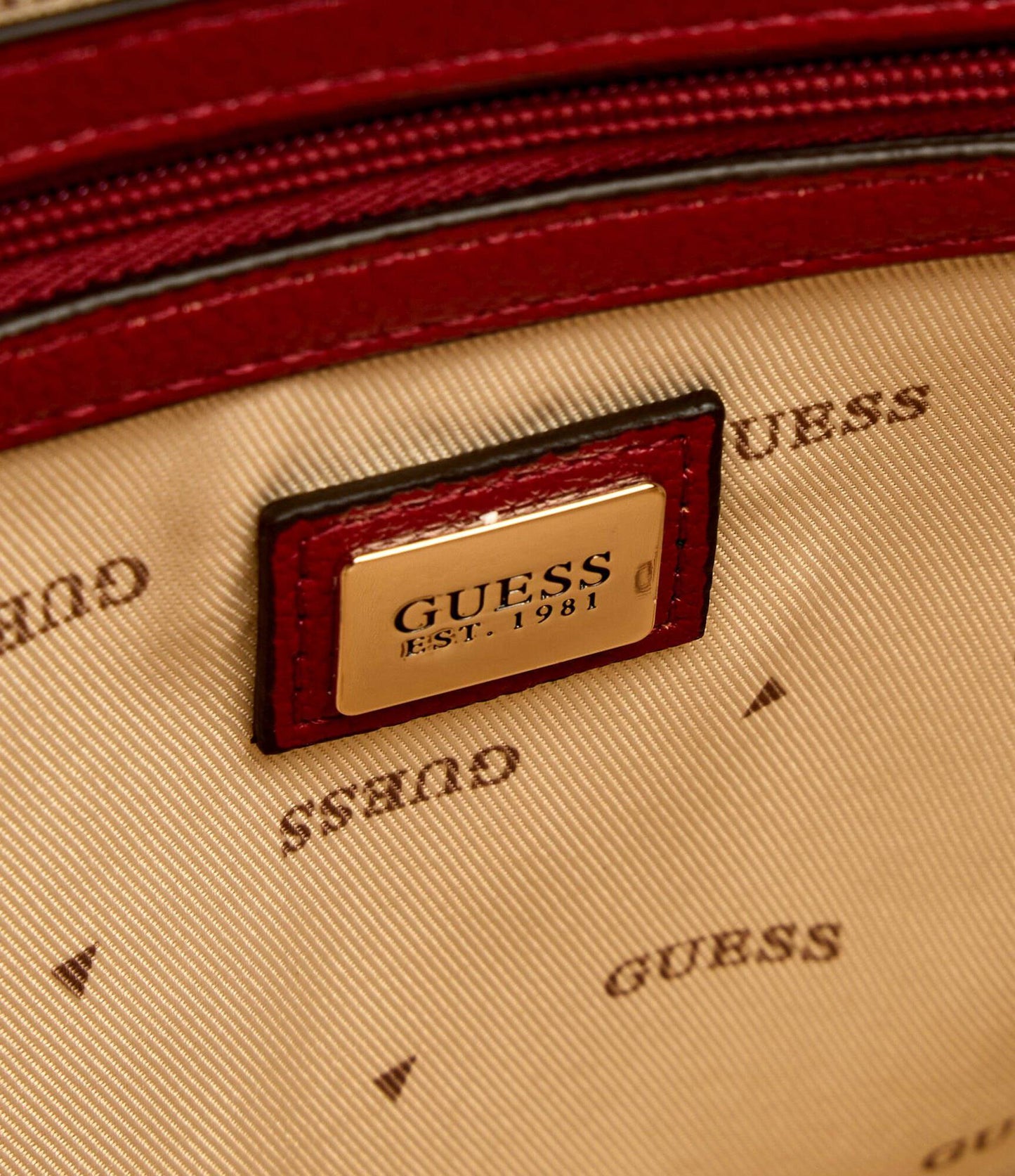 Guess Giully – Sac à Main & Bandoulière Bordeaux Matelassé